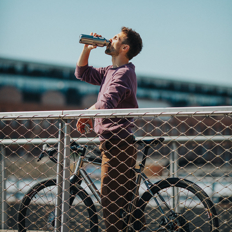 12oz-rise-reflect-with-bamboo-cap-f5 16oz_rise_reflect_man_bike_square.jpg