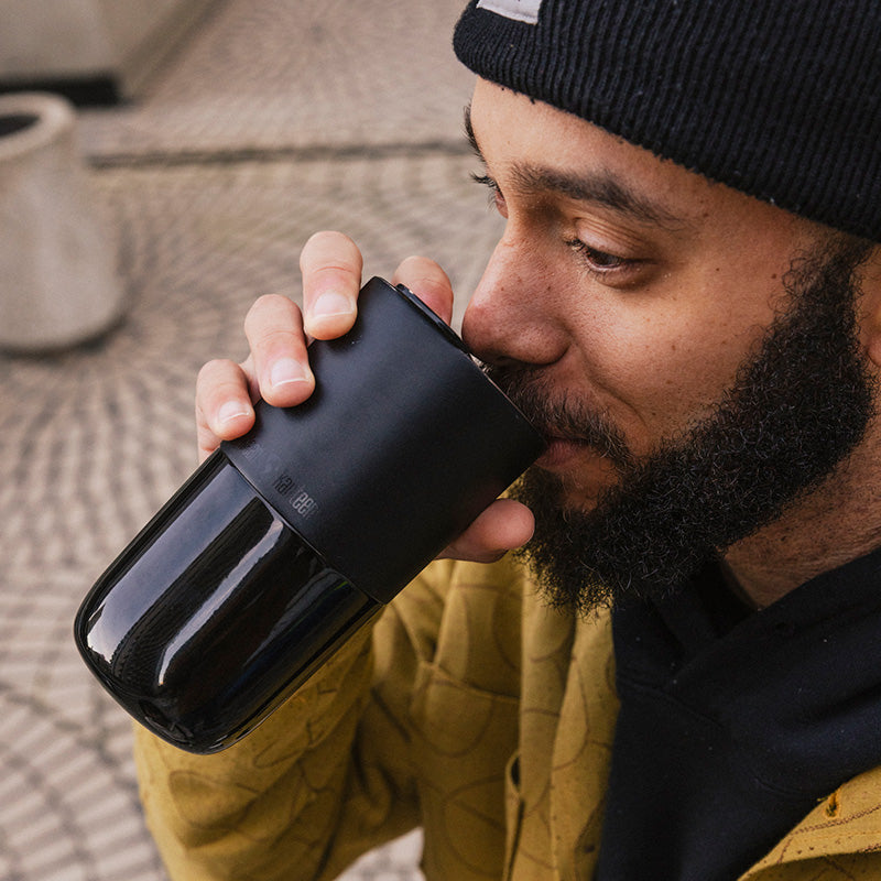 daily-on-the-go-set-e7 16oz_rise_tumbler_black_man_drink_square.jpg