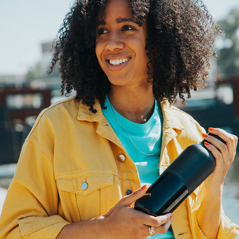 20oz-rise-classic-with-arch-loop-cap-v1 20oz_rise_classic_insulated_bottle_black_woman_smile_square.jpg