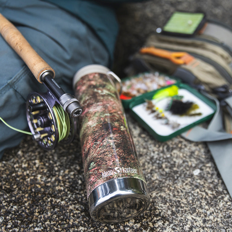 20oz-tkwide-with-cafe-cap-mossy-oak-f2 20oz_tumbler_mossyoak_rainbowtrout_flyfish_top_square.jpg