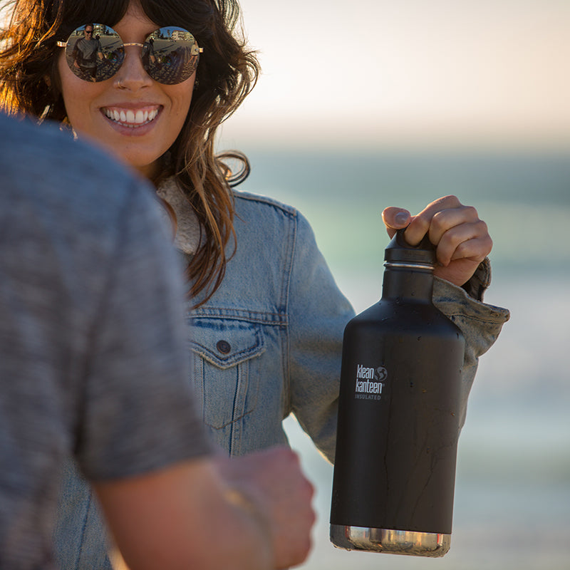 64oz-classic-with-loop-cap-o8 64oz_insulated_classic_black_beach_girl_hand_square.jpg