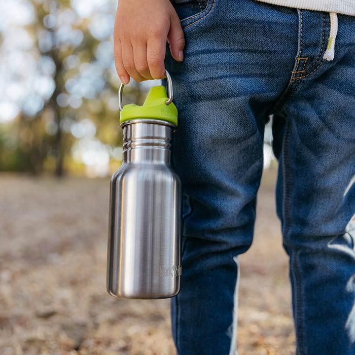 classic-kid-sippy-cap-t2 K12CNSIPPY-BS-kids_sippy_bottle_carry_lifestyle_f9e24b84-a0ae-465d-aad5-3c60c5592b7d.jpg