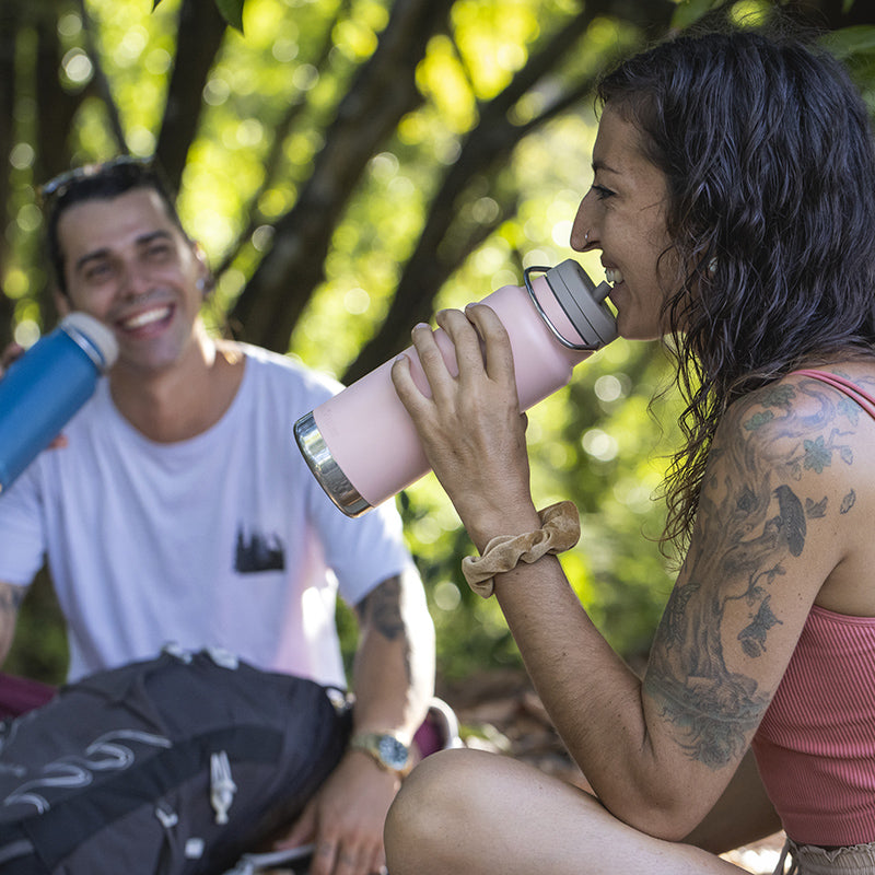 32oz-tkwide-with-twist-cap-l4 tkwide_32oz_insulated_bottle_twist_costarica_couple_drink_square.jpg